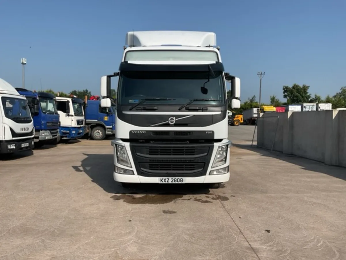 2017 Volvo FM500 6x2 - Image 2
