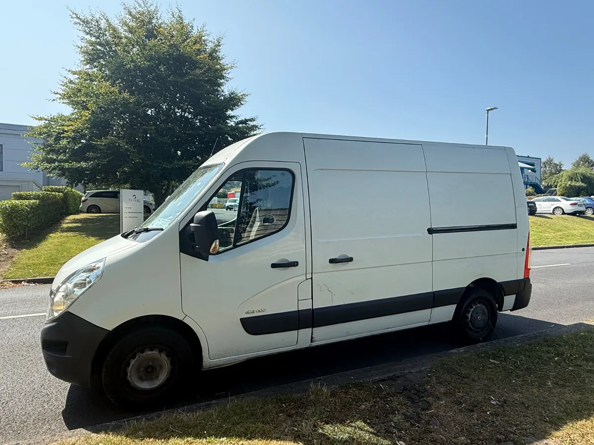 Renault Master 2015 Low mileage - Image 3