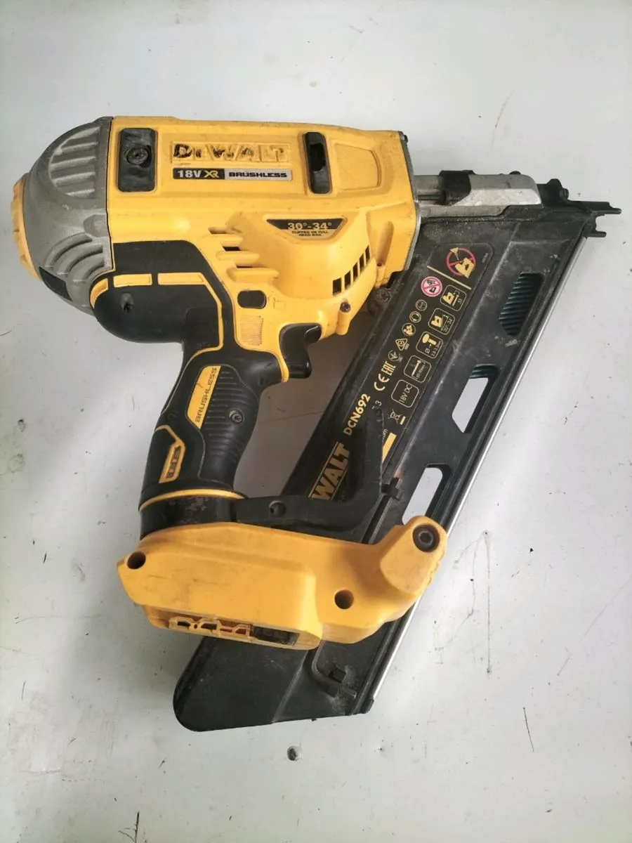 DeWalt framing nailer - Image 1