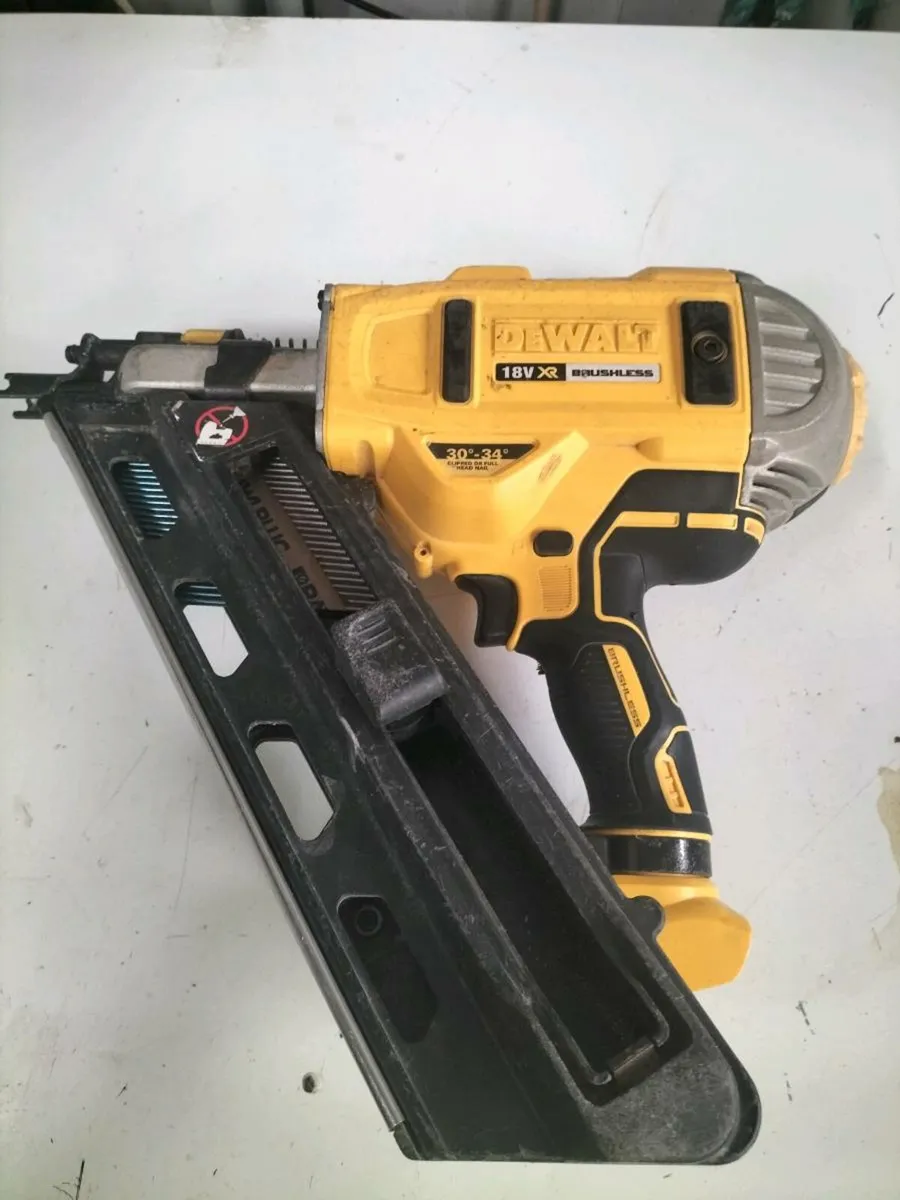 DeWalt framing nailer - Image 2