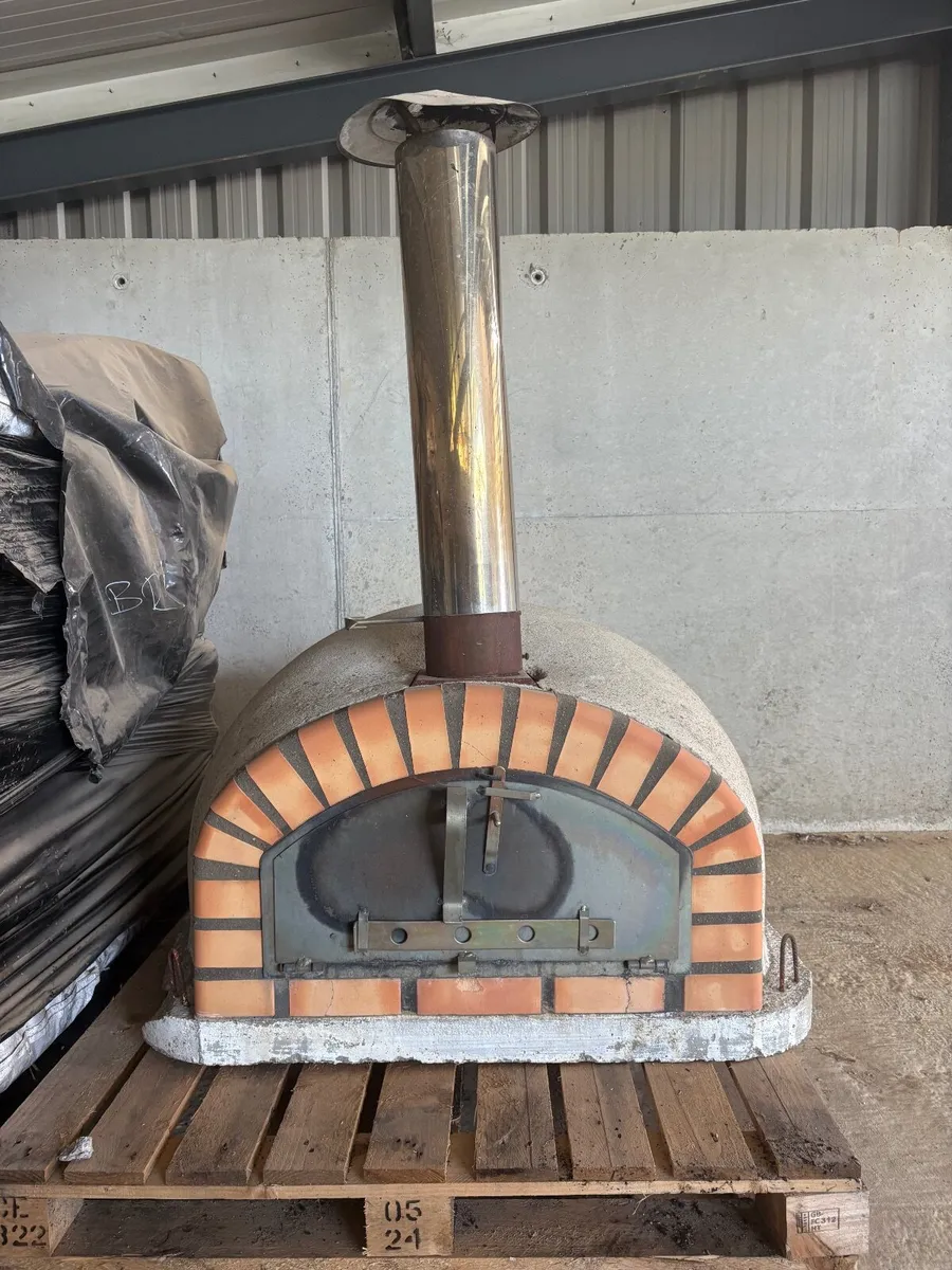 Wood Fired Brick Pizza Oven - Image 1