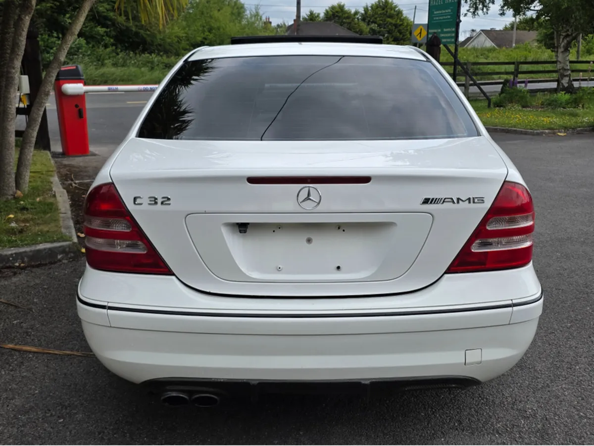 Mercedes-Benz C-Class C32 AMG AUTO FSH RARE CAR - Image 4
