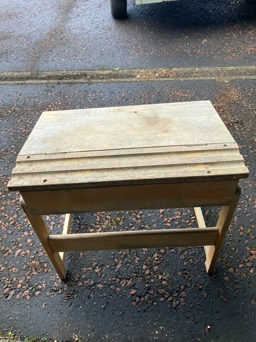 Childs writing desk - Image 1