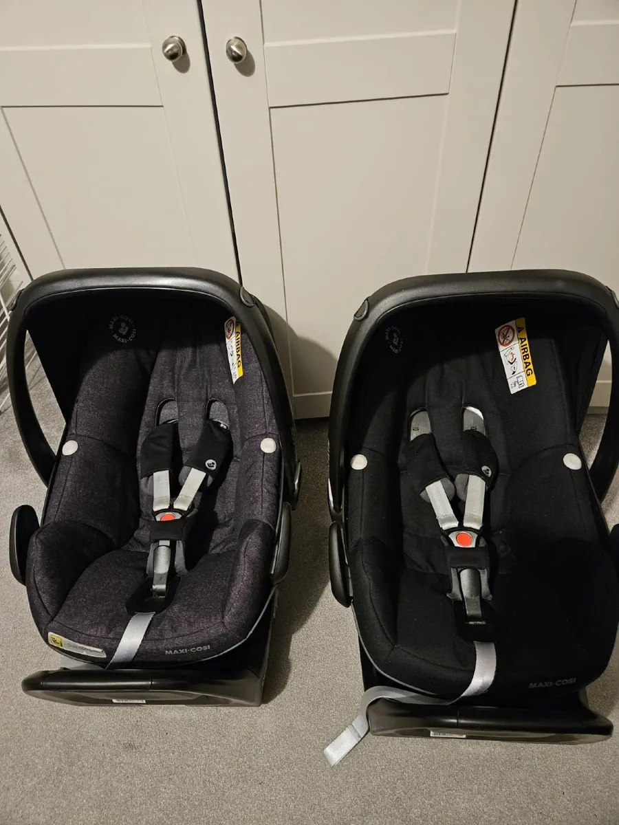 Maxi Cosi Pebble Pro and Iso Fix base x2 - Image 1
