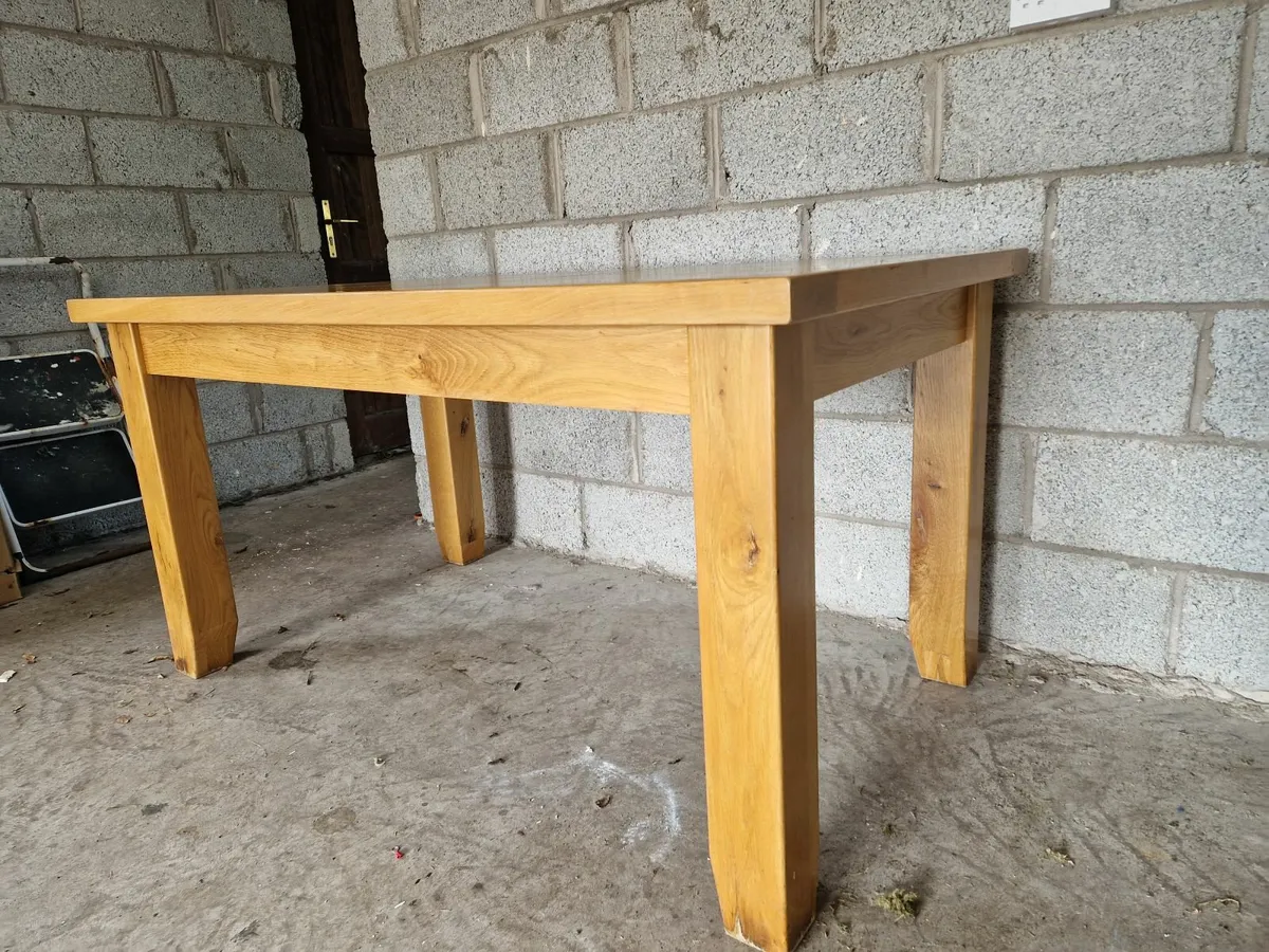 Solid Oak dining table and 4 chairs - Image 3