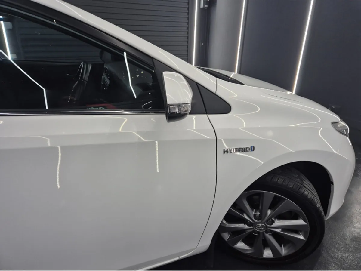 Toyota Auris 1.8 HYBRID SOL AUTO - Image 2