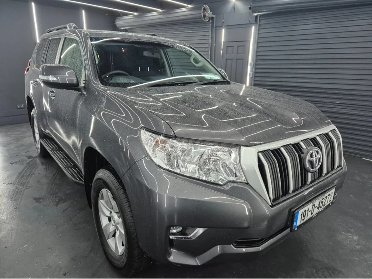 Toyota Land Cruiser 2.8 UTILITY VX 5DR - Image 3