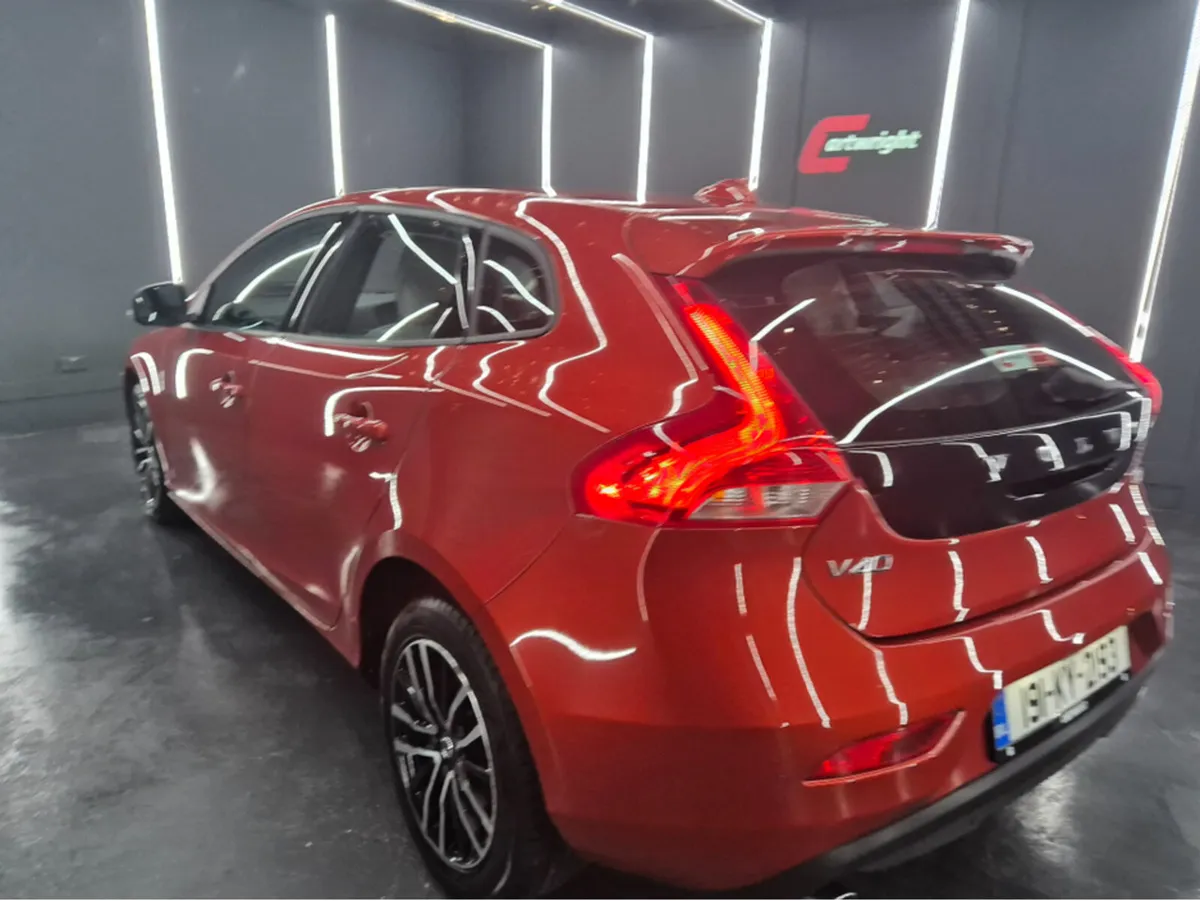 Volvo V40 D3 MOMENTUM ED AT 5DR AUTO - Image 3