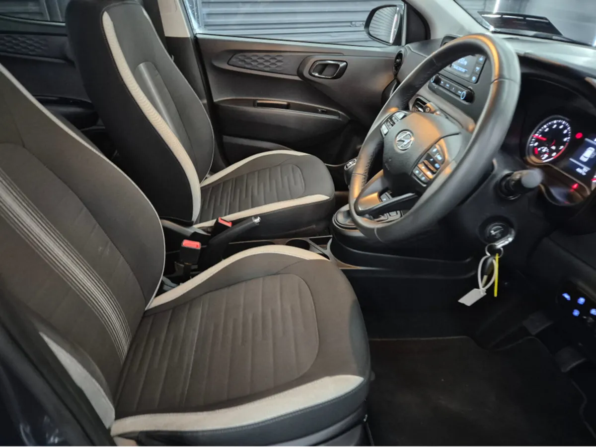 Hyundai i10 DELUXE 5DR - Image 4