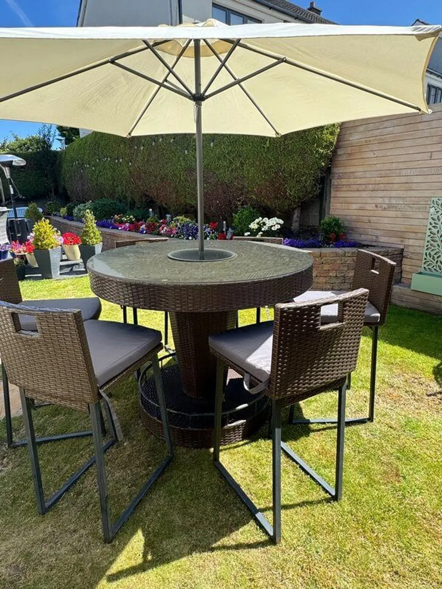 Rattan Outdoor Bar and 6 stools - Image 2