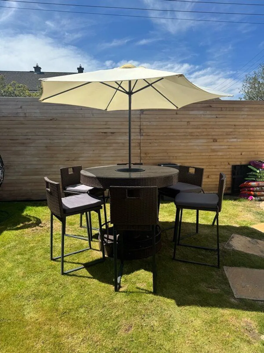 Rattan Outdoor Bar and 6 stools - Image 4