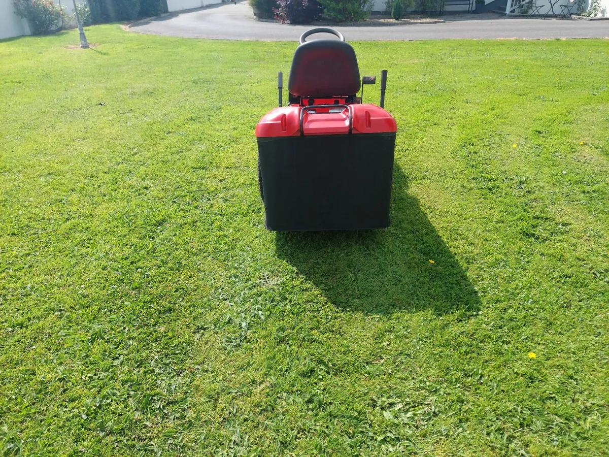 Castlegarden Ride On Lawnmower - Image 3
