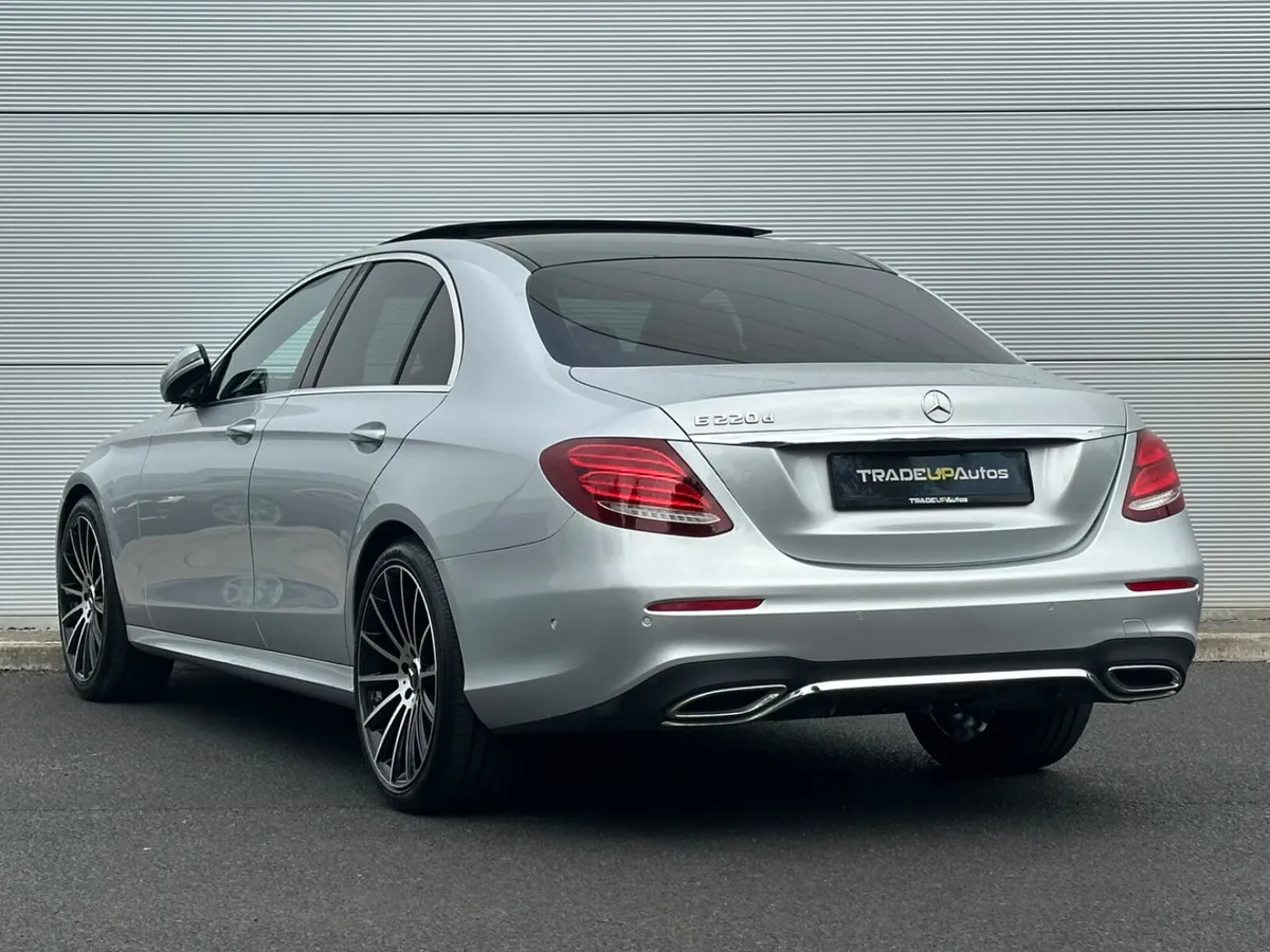 Mercedes-Benz E220d AMG *Panroof - Image 3