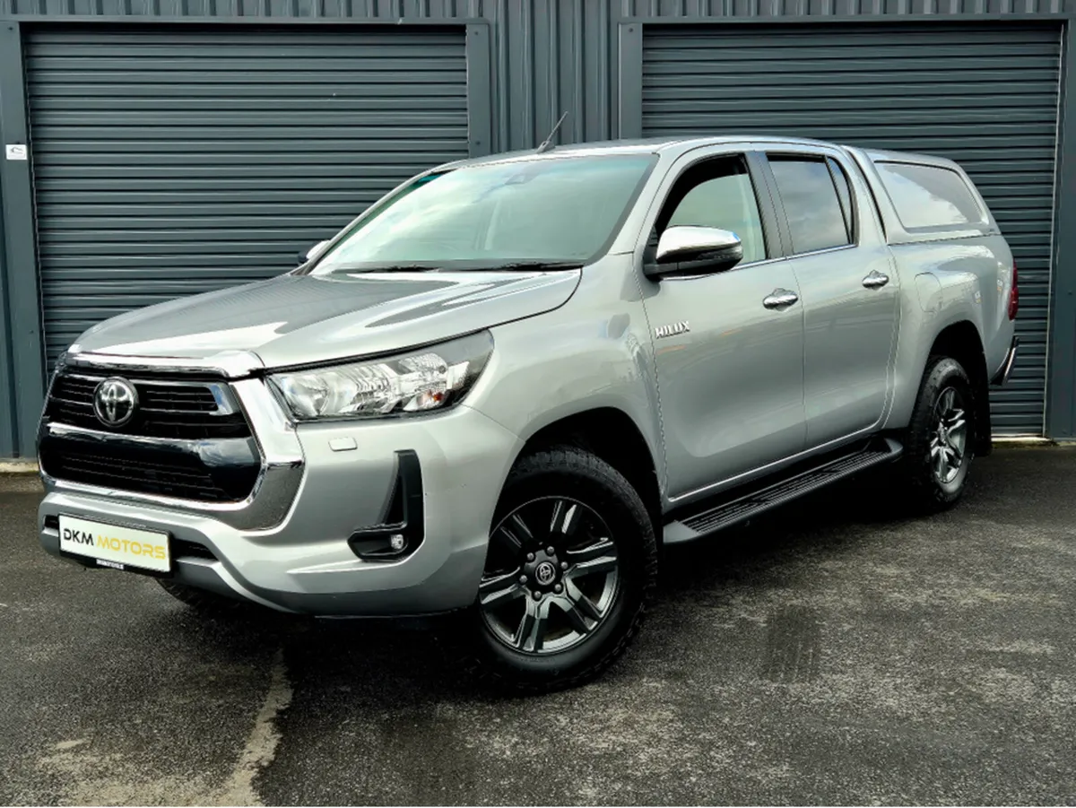 Toyota Hilux 2.4 DOUBLE CAB SR5 4DR - Image 3
