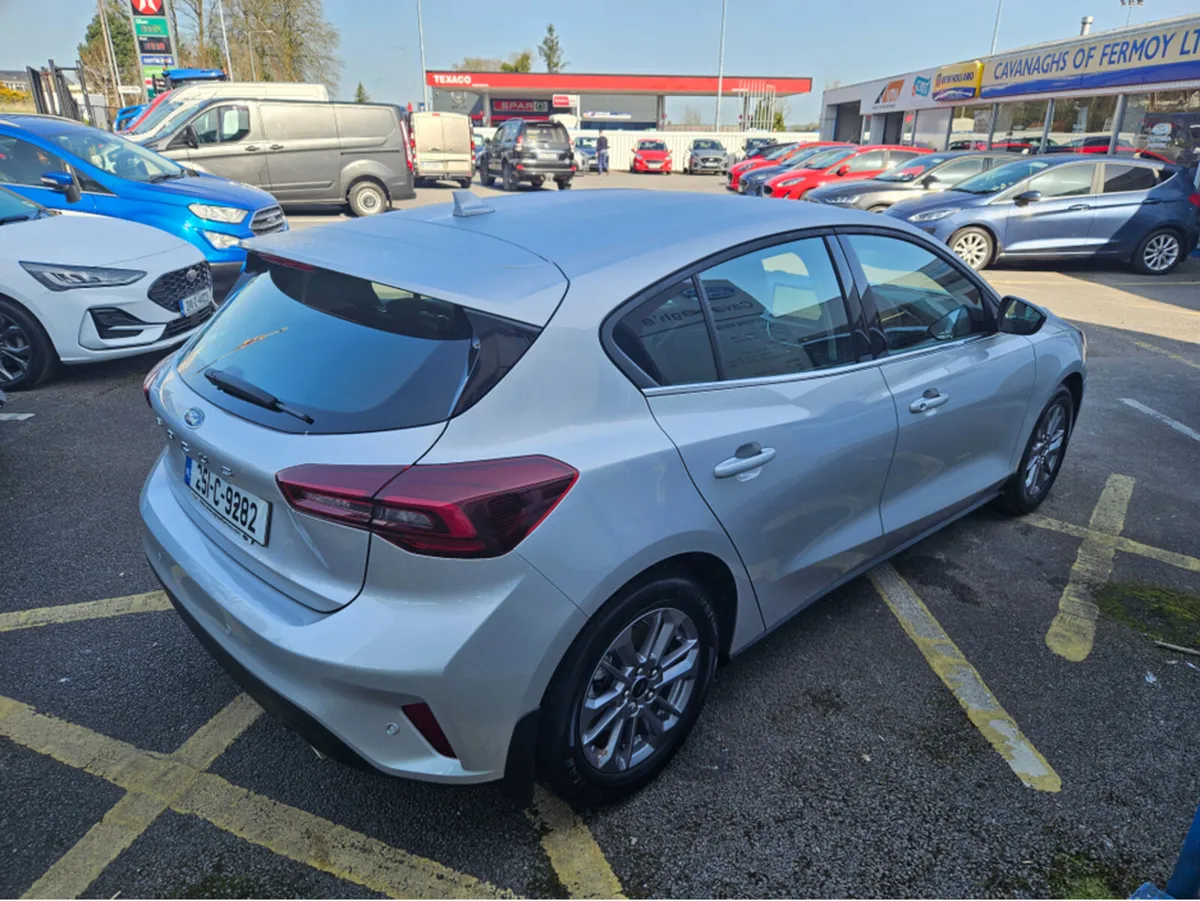 Ford Focus TITANIUM 5DR 1.0T 125 MHE - Image 4