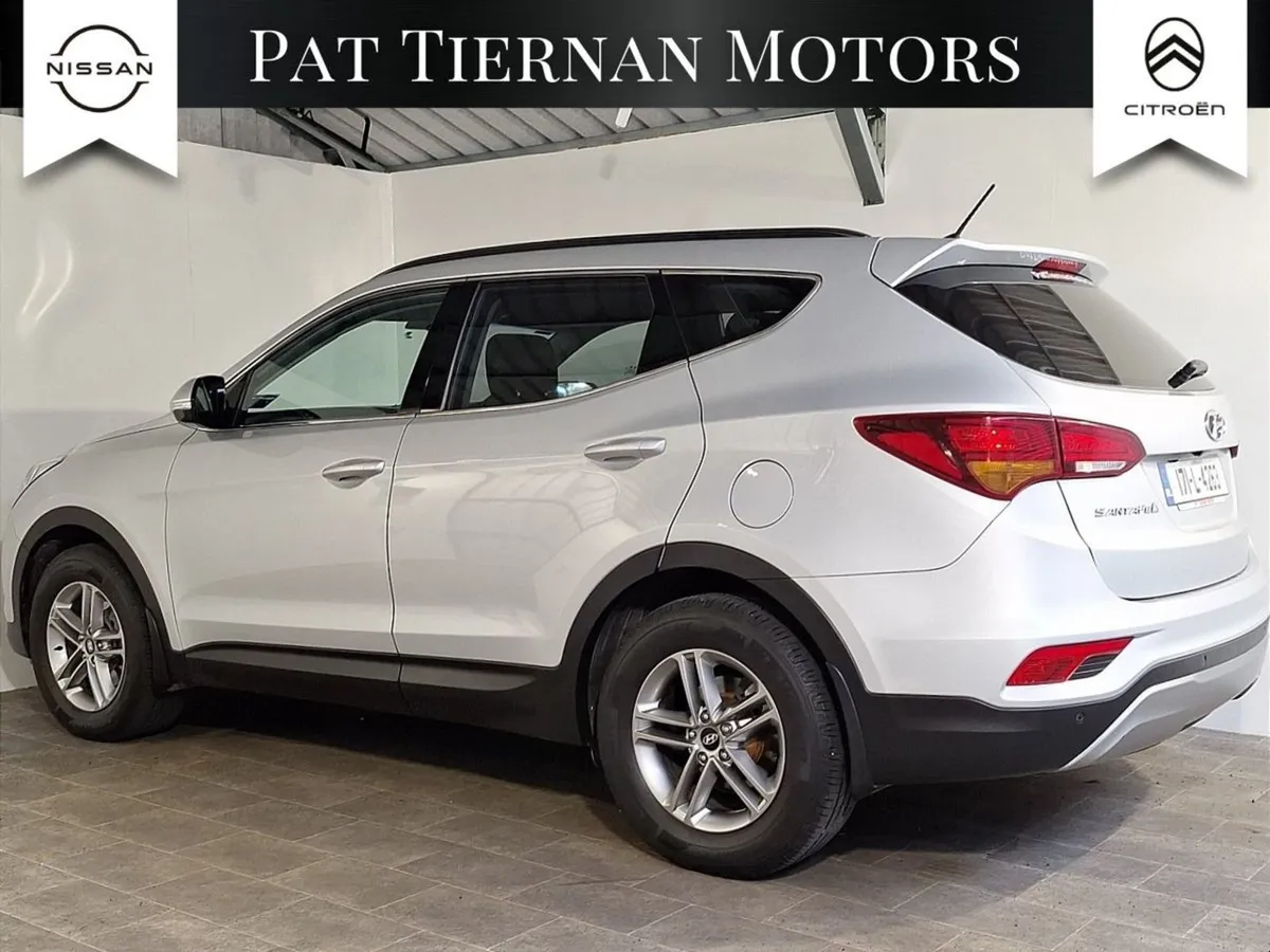 Hyundai Santa Fe 2WD Executive Auto - Image 2