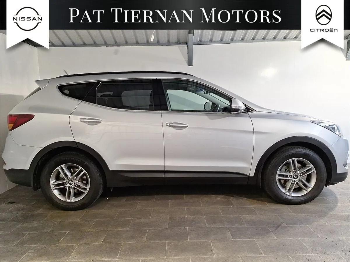 Hyundai Santa Fe 2WD Executive Auto - Image 3