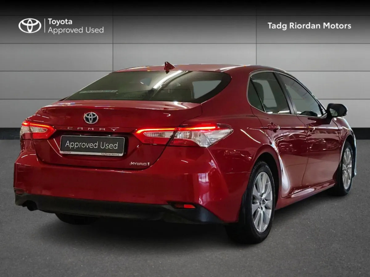 Toyota Camry HYBRID SOL - Image 2