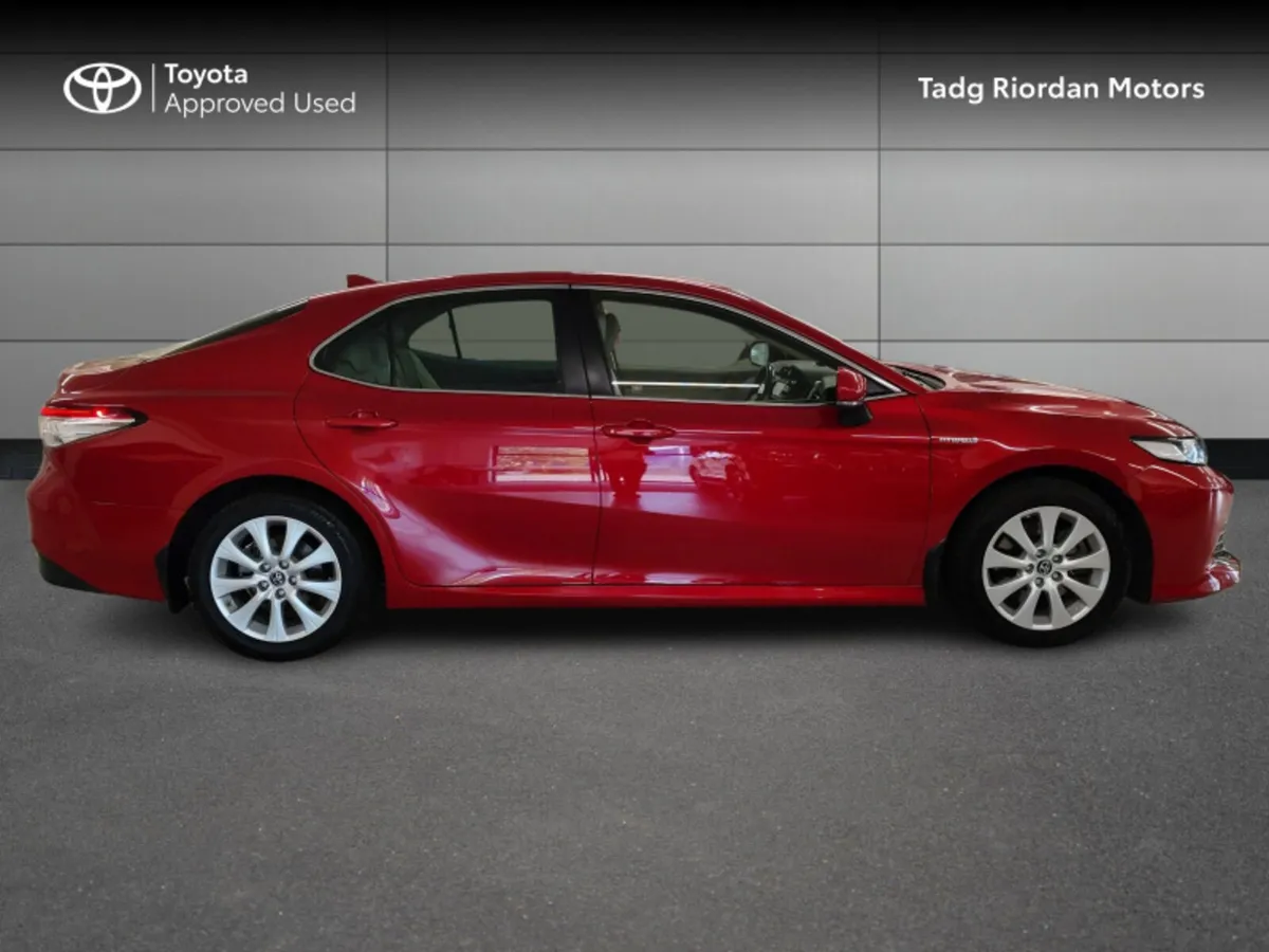 Toyota Camry HYBRID SOL - Image 3