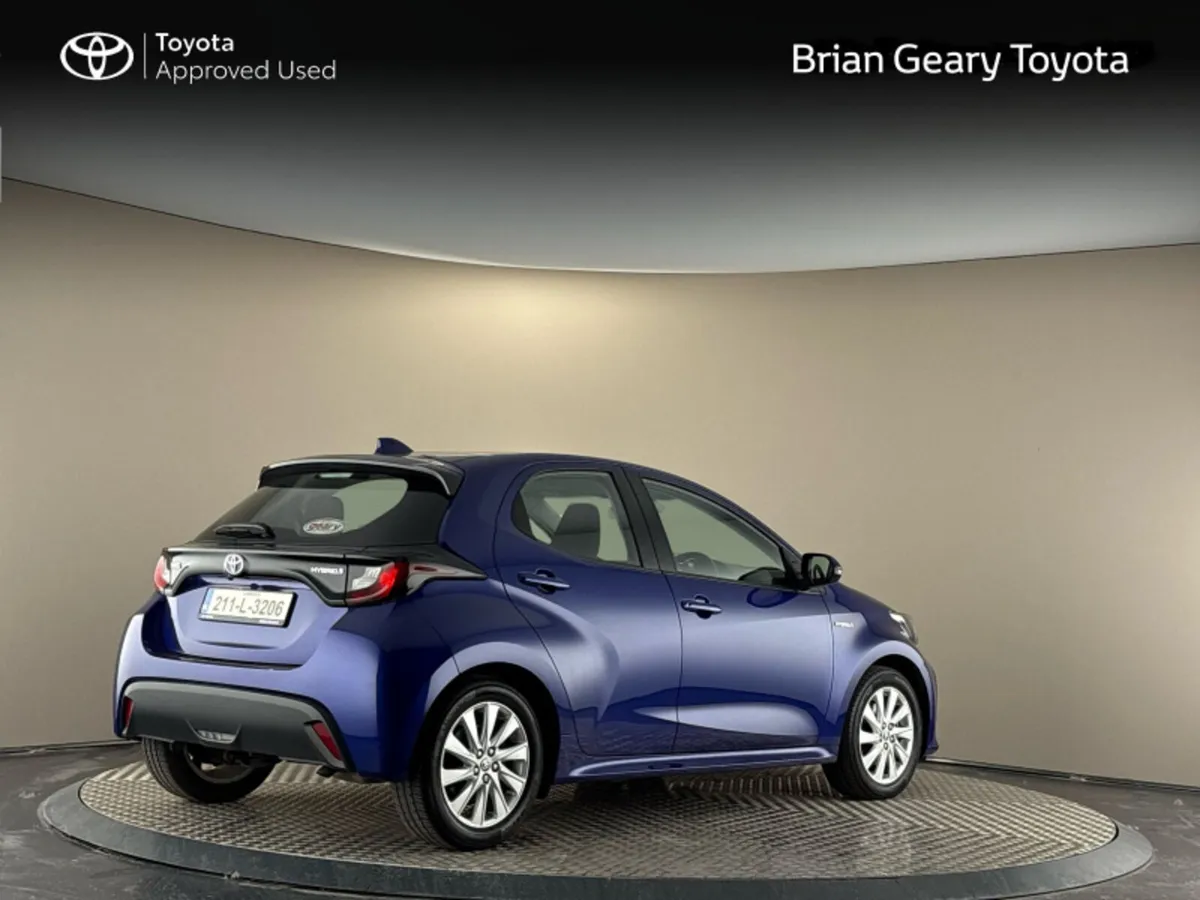 Toyota Yaris HYBRID ICON - Image 2
