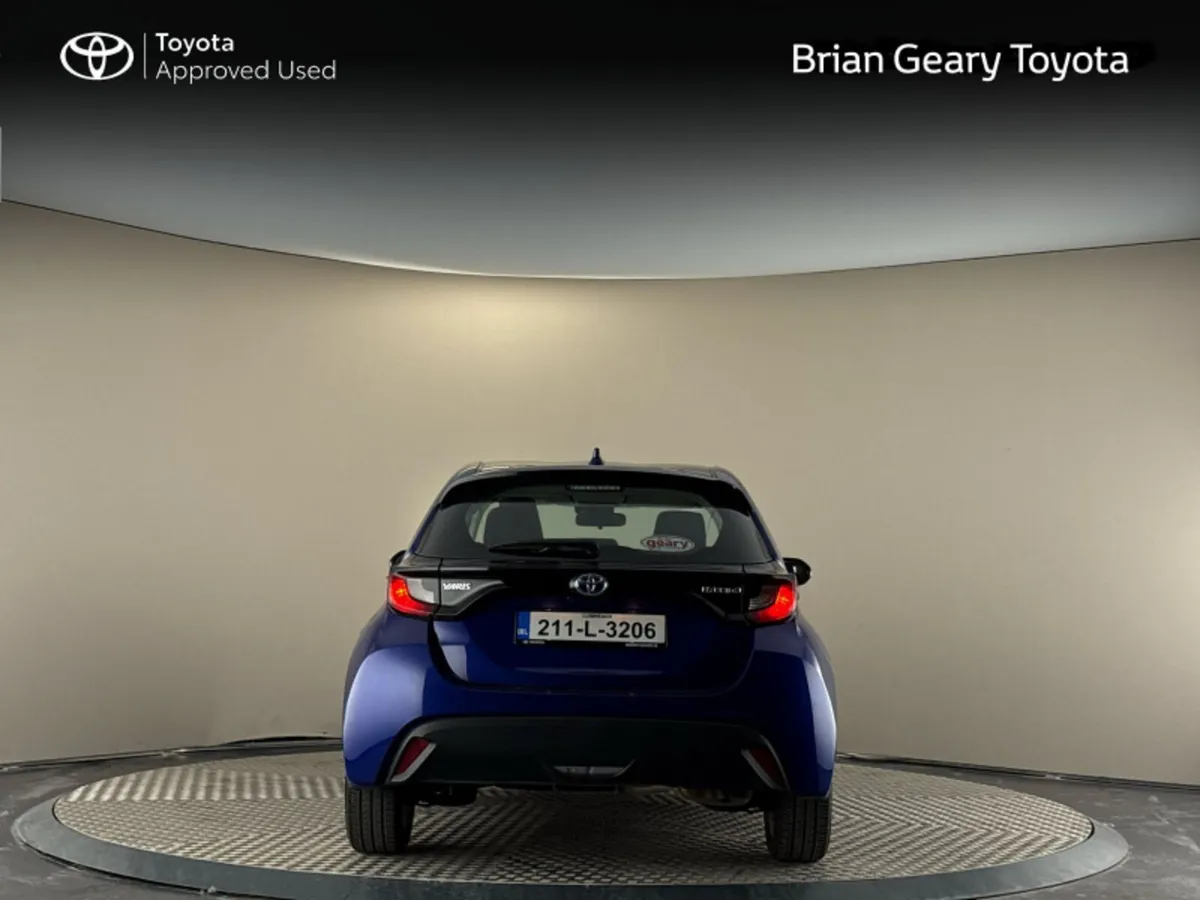 Toyota Yaris HYBRID ICON - Image 4
