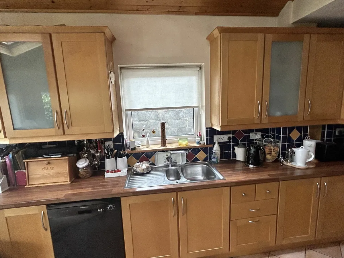 Full Kitchen - Image 1