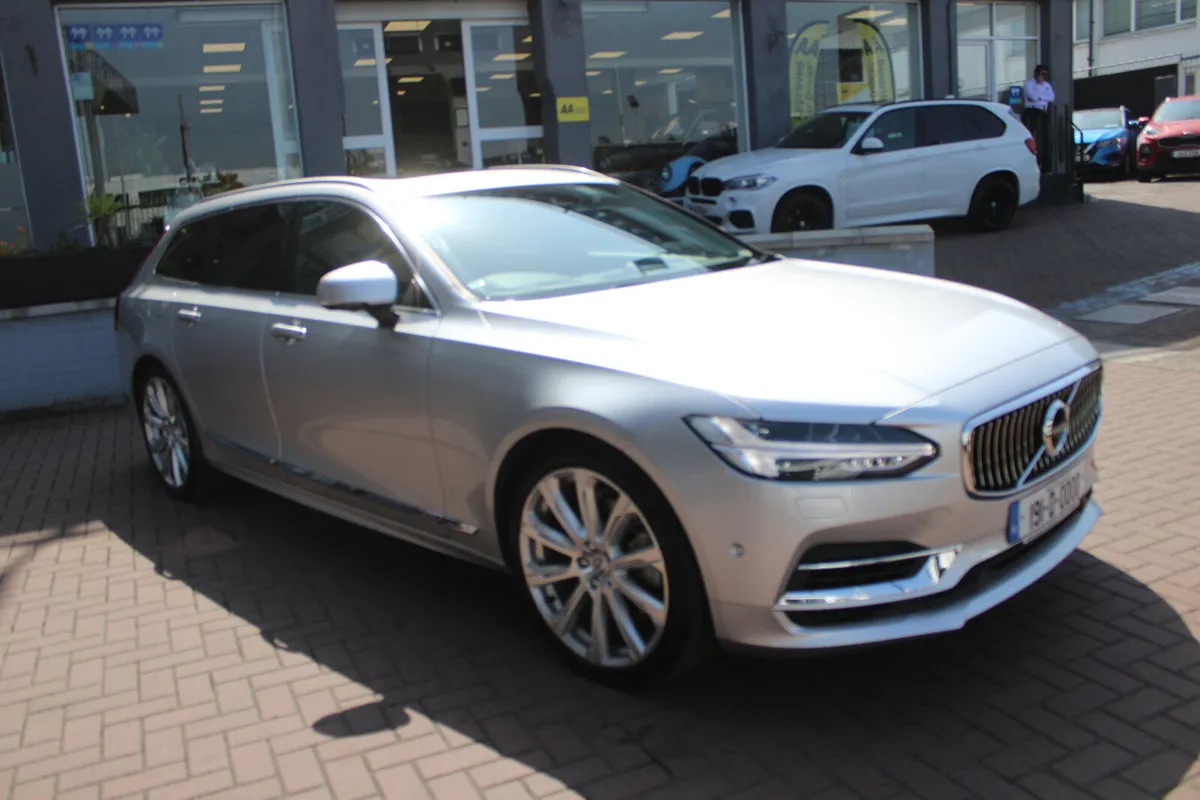 2019 VOLVO V90 - Image 2