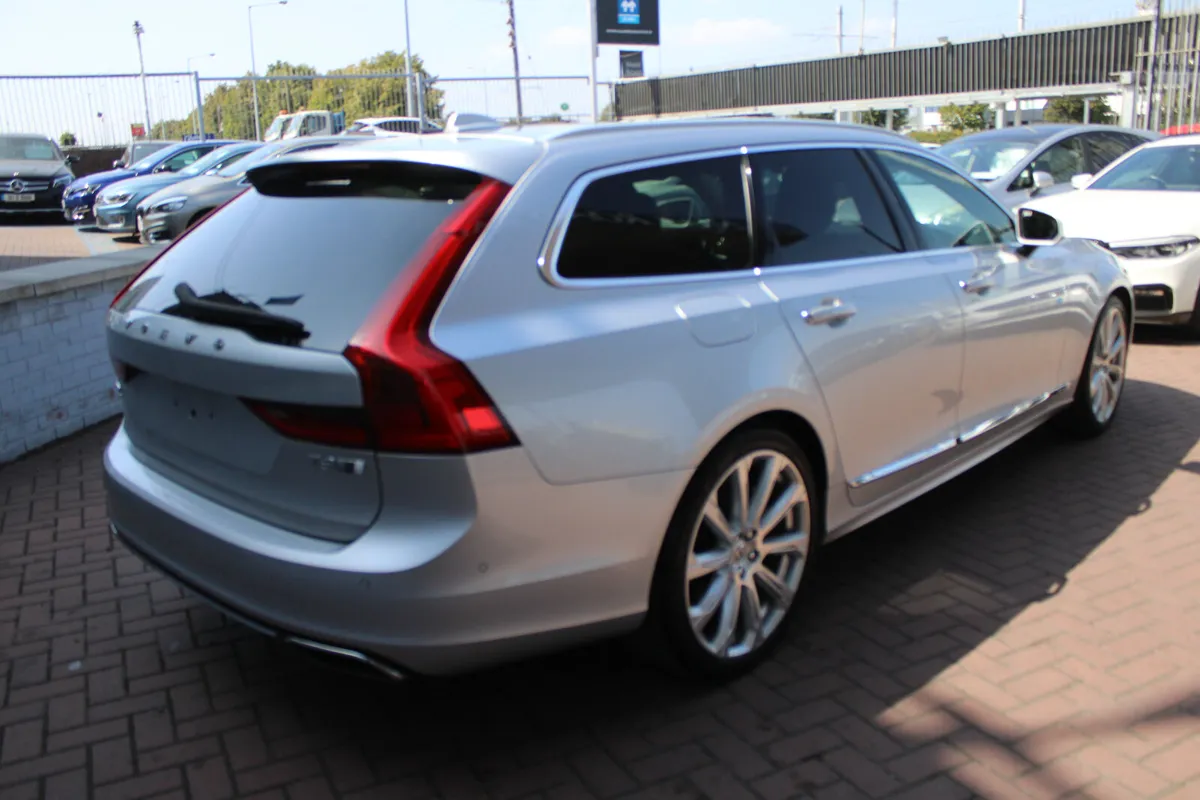 2019 VOLVO V90 - Image 4