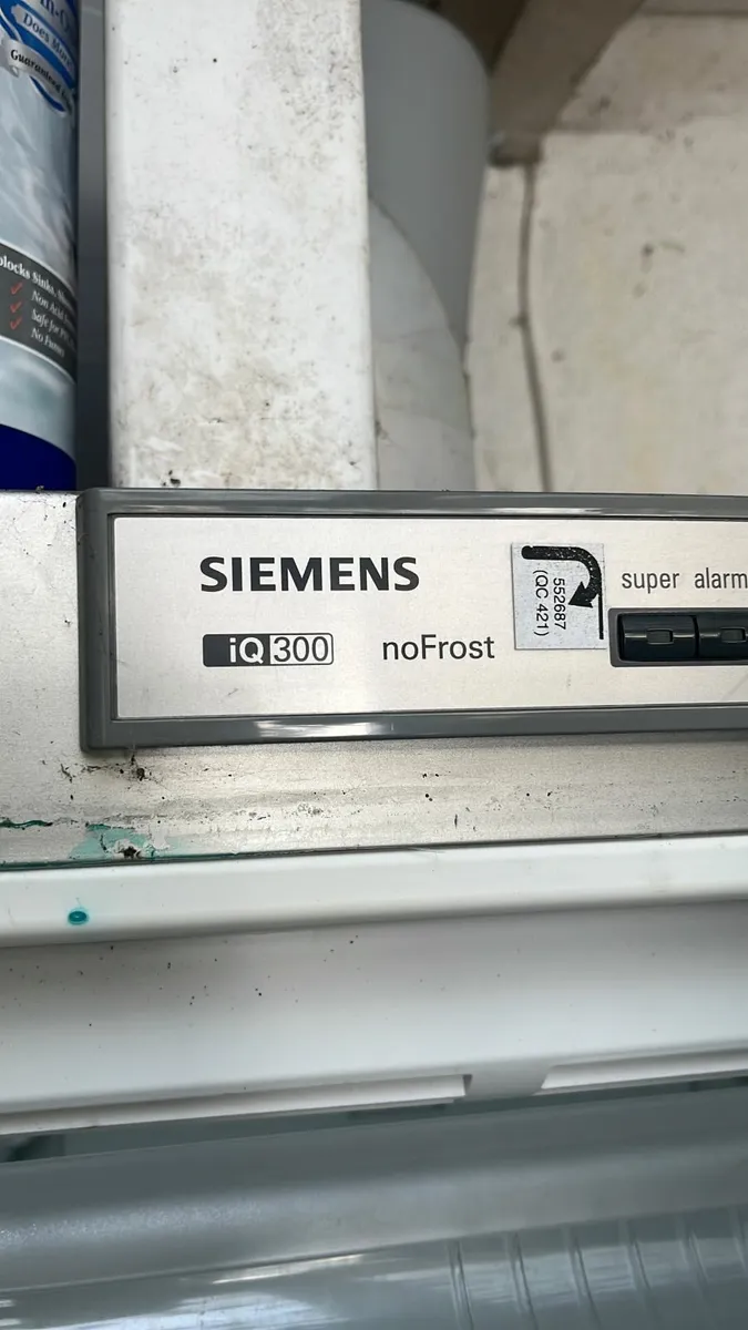 Siemens IQ300 Free-Standing Freezer - Image 1