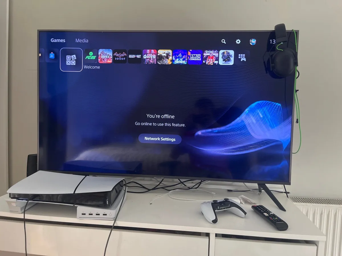 Ps5 + chair +controller+tv and stand - Image 3