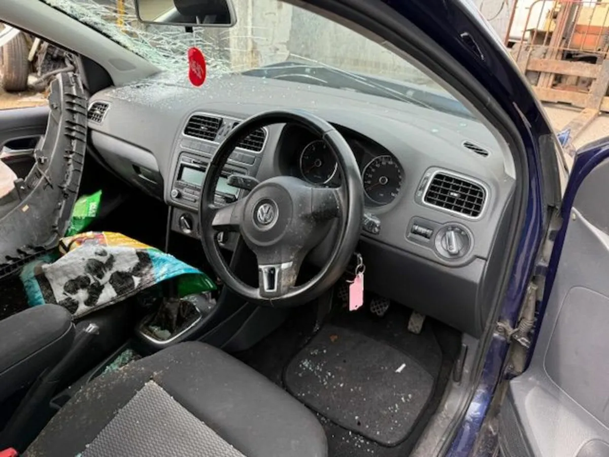 2010 VOLKSWAGEN POLO 1.2L-D - Image 3
