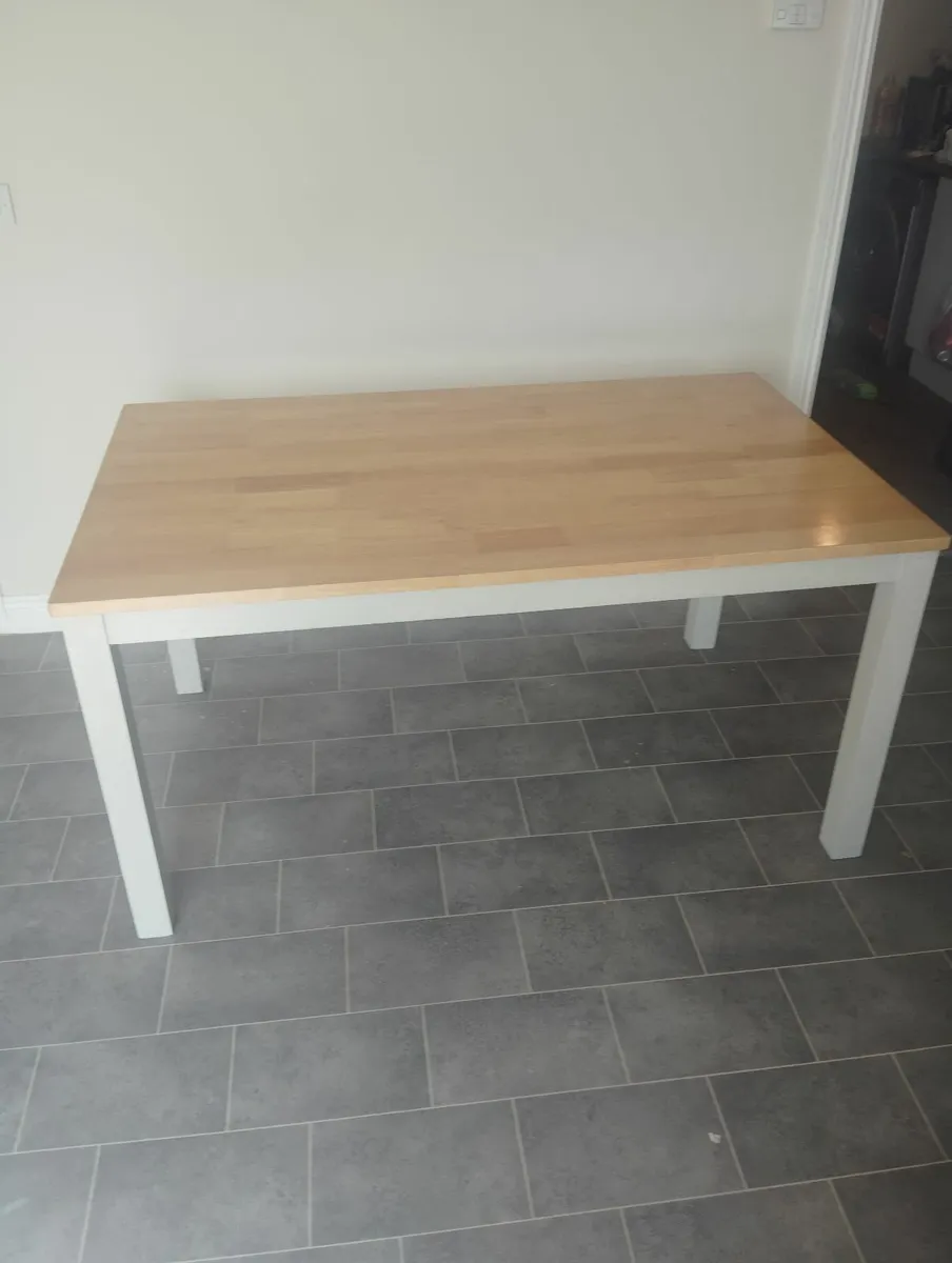 Kitchen table - Image 1
