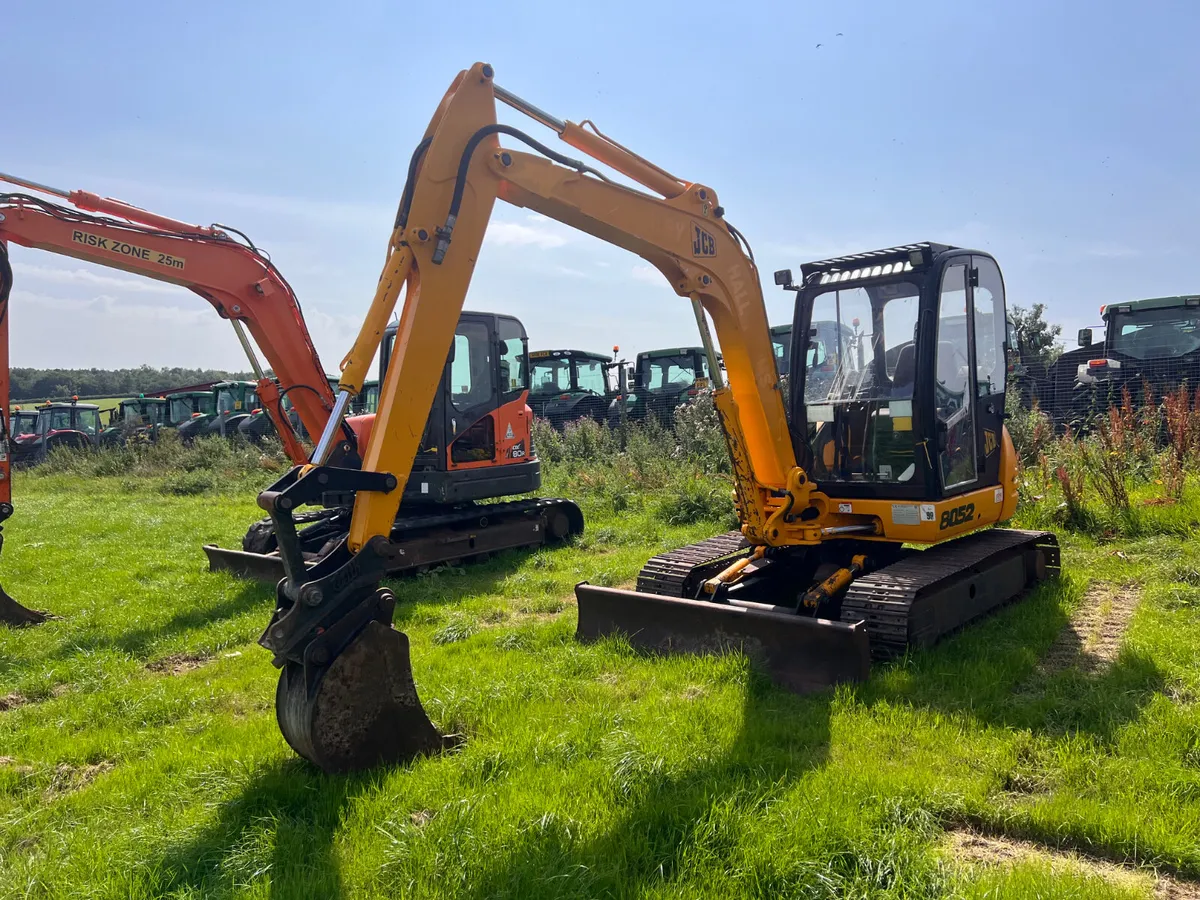 JCB 8052 Digger - Image 1