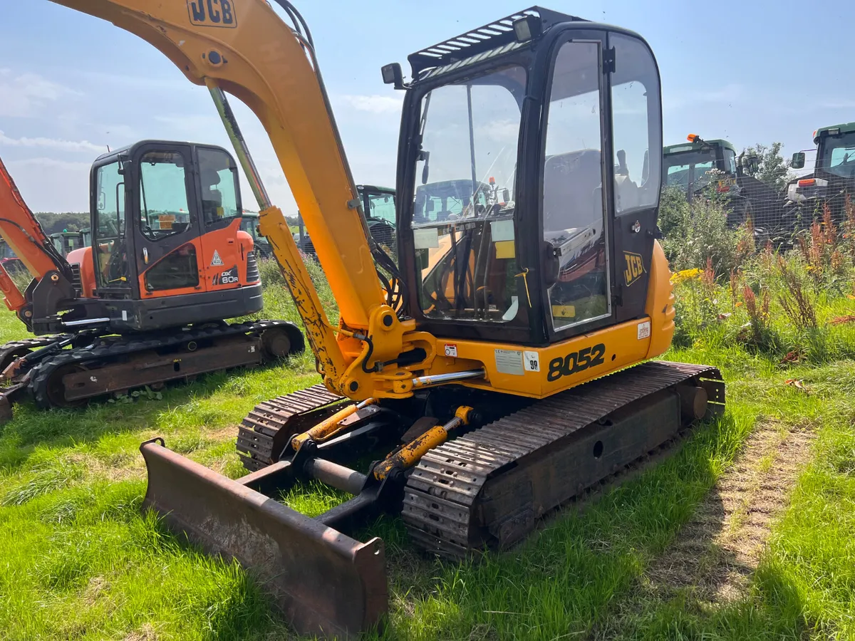 JCB 8052 Digger - Image 2