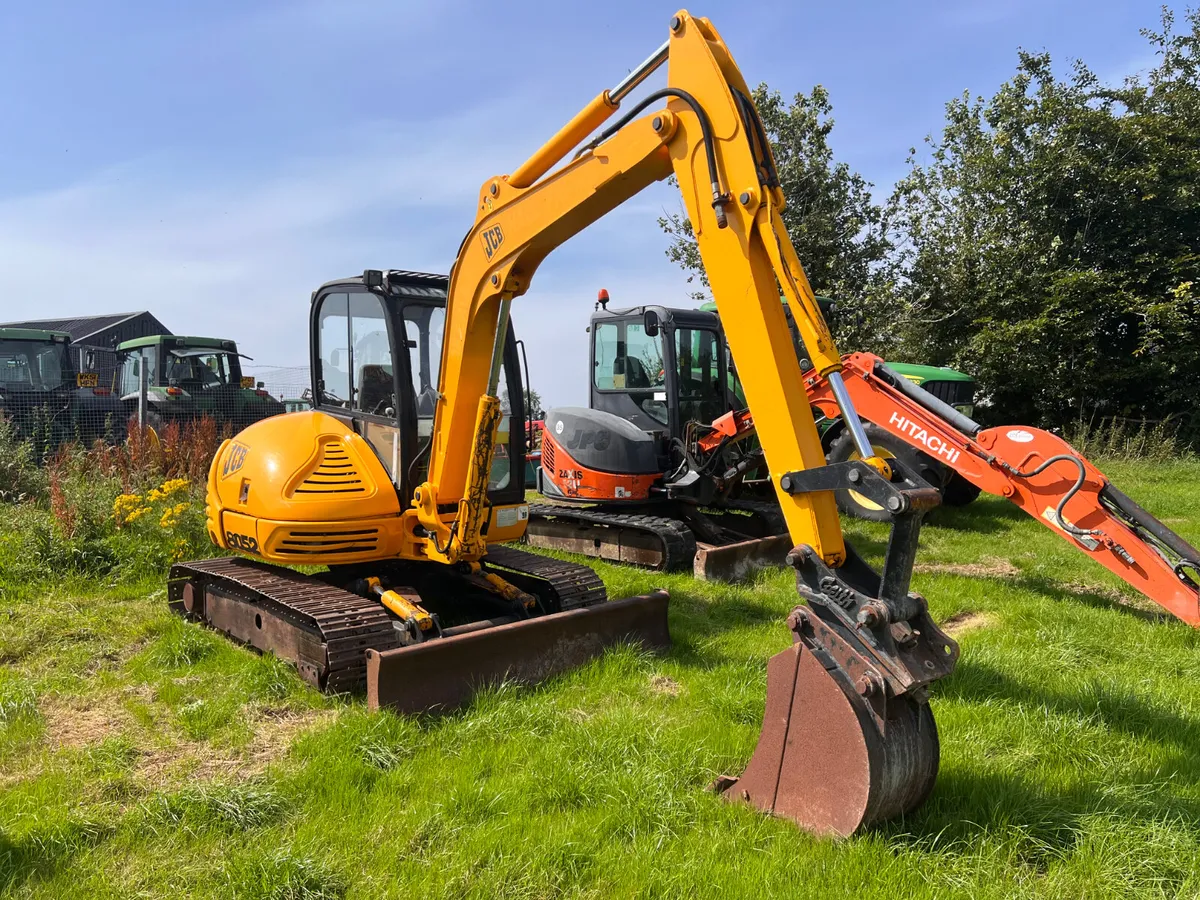 JCB 8052 Digger - Image 4