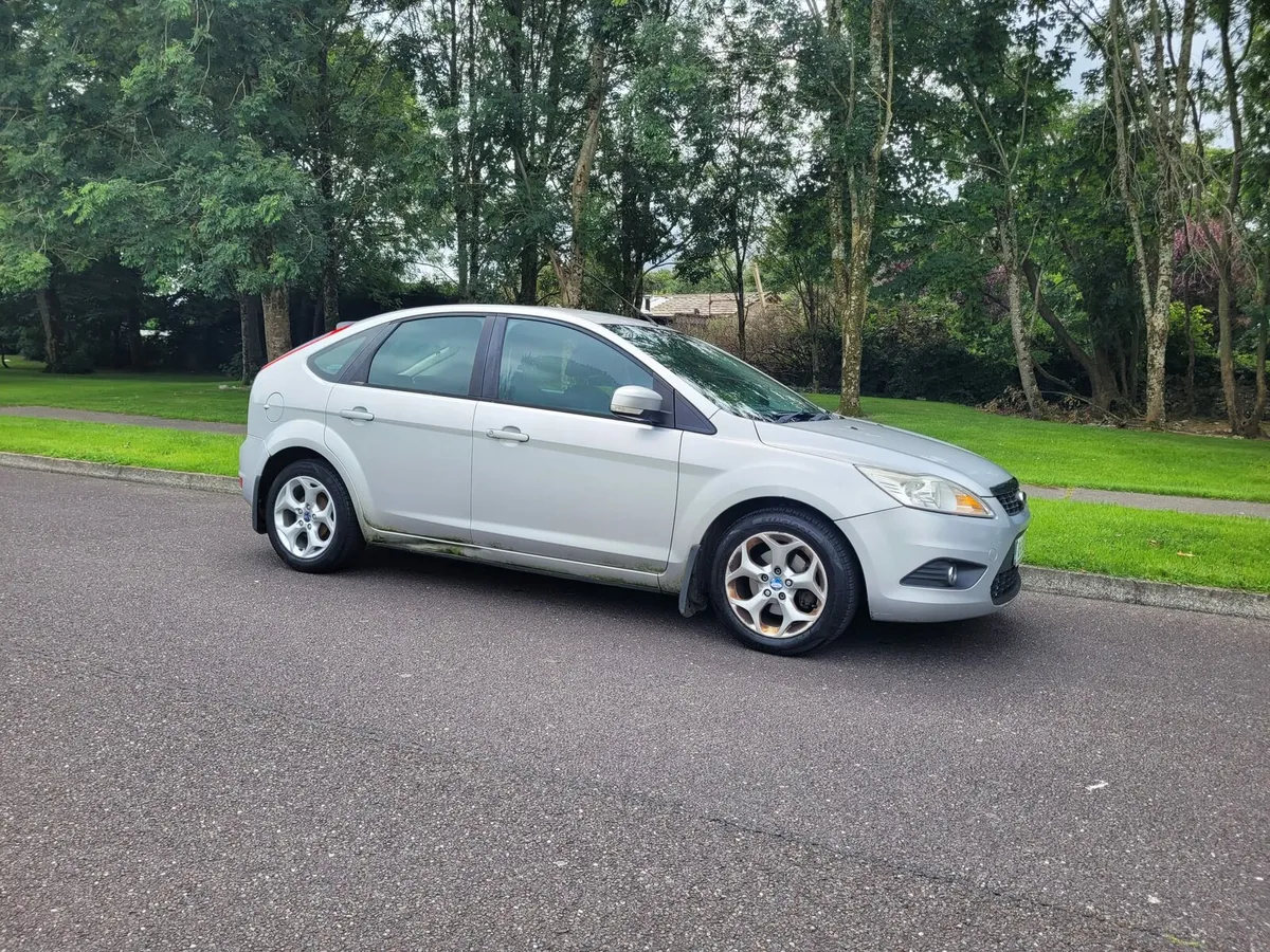 2010 FORD FOCUS NCT TAXED 2/26. - Image 1