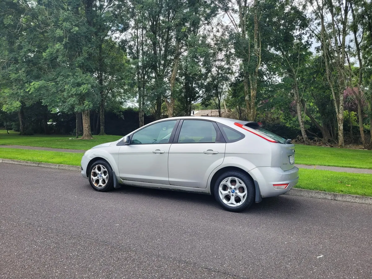 2010 FORD FOCUS NCT TAXED 2/26. - Image 2