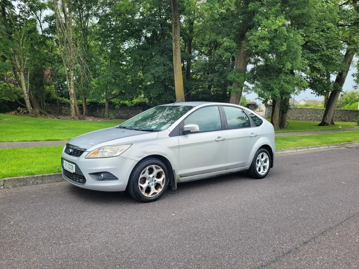 2010 FORD FOCUS NCT TAXED 2/26. - Image 4