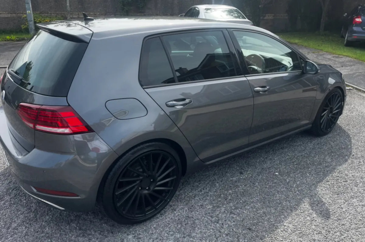 191 Volkswagen Golf 1.6 TDI Match 115PS 5DR - Image 3