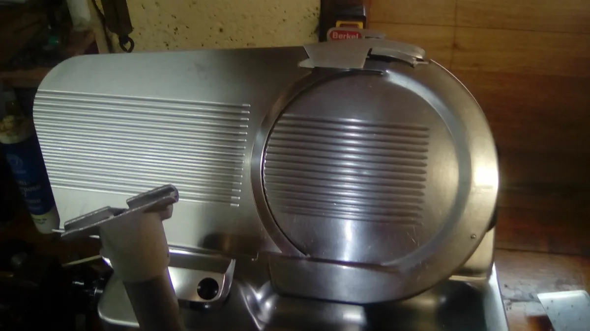 Refurbished Berkel 800s cooked meat slicer, - Image 1