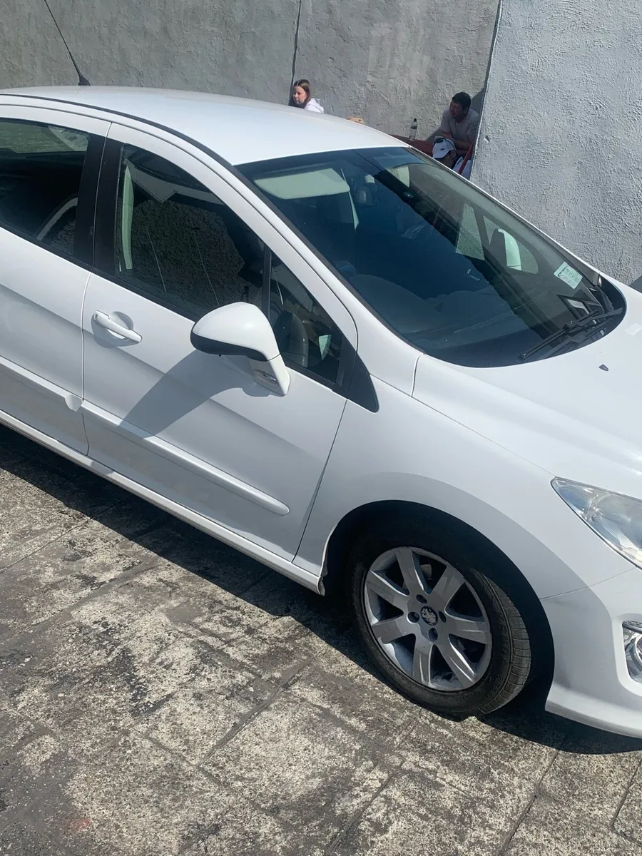 Peugeot 308 - Image 2