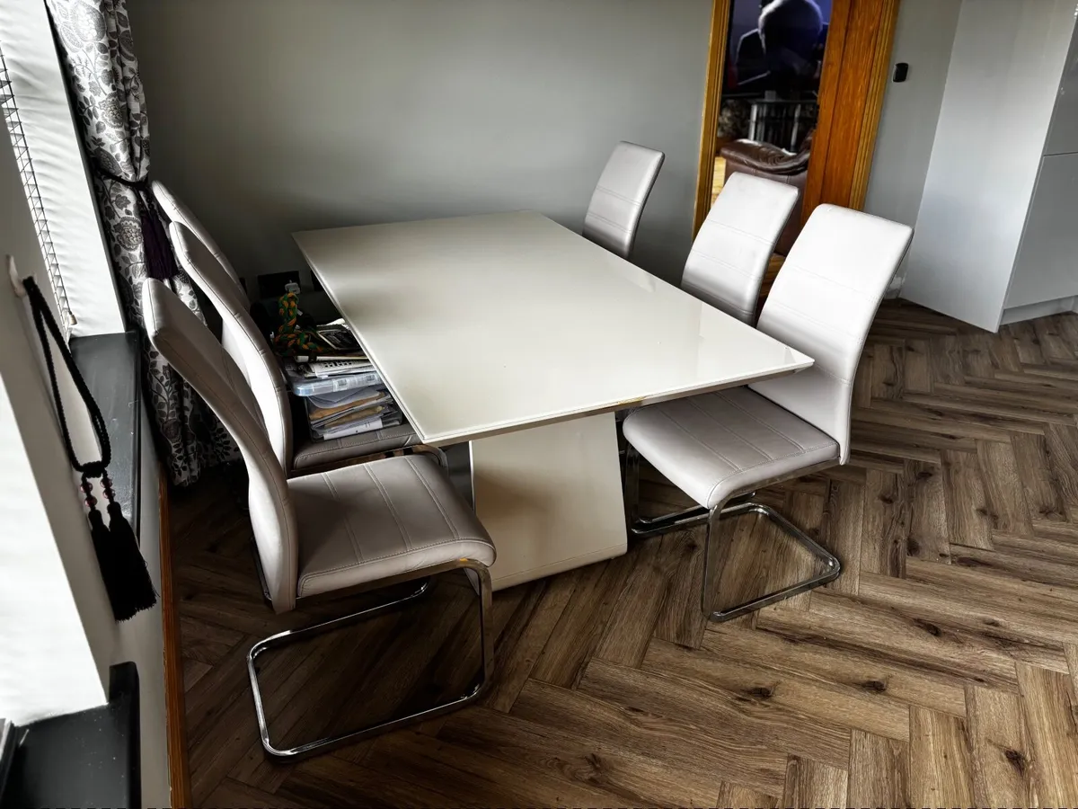 Dining table & 6 chairs - Image 1