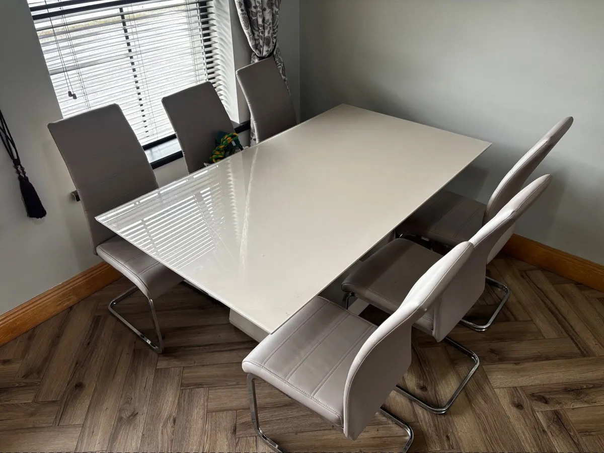 Dining table & 6 chairs - Image 2