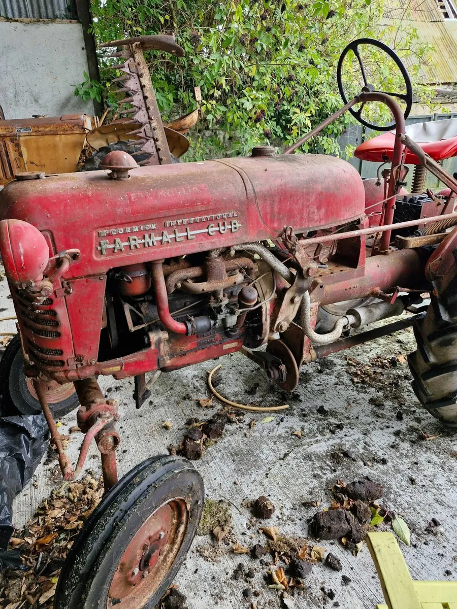 Antique tractor - Image 2