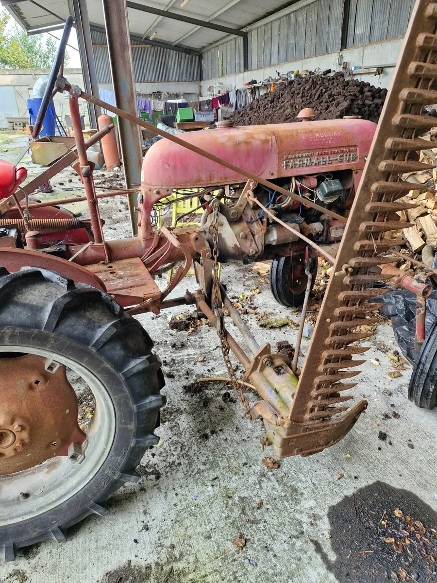 Antique tractor - Image 3