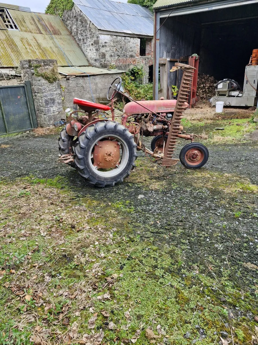Antique tractor - Image 4