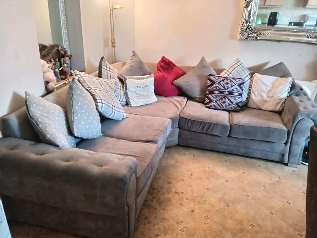 Corner couch - Image 2