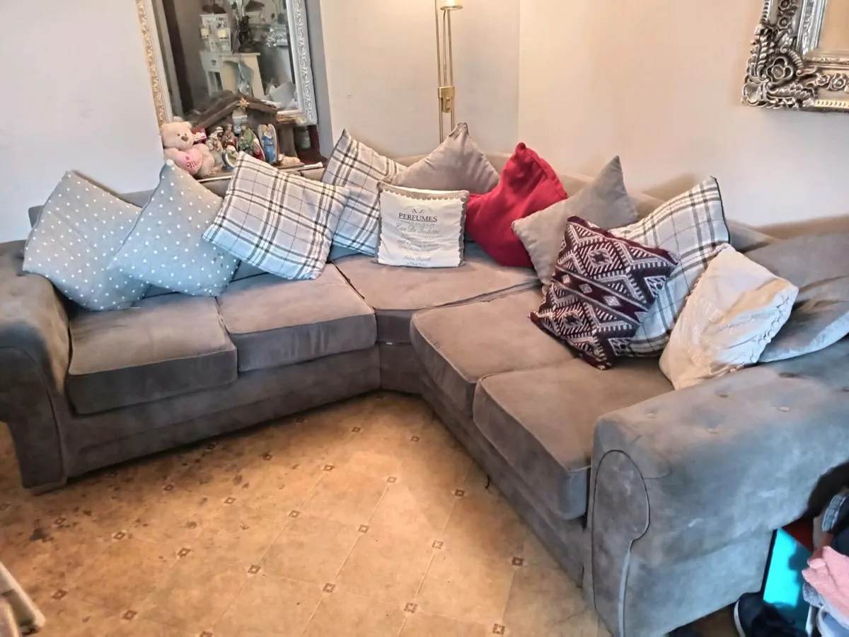 Corner couch - Image 3