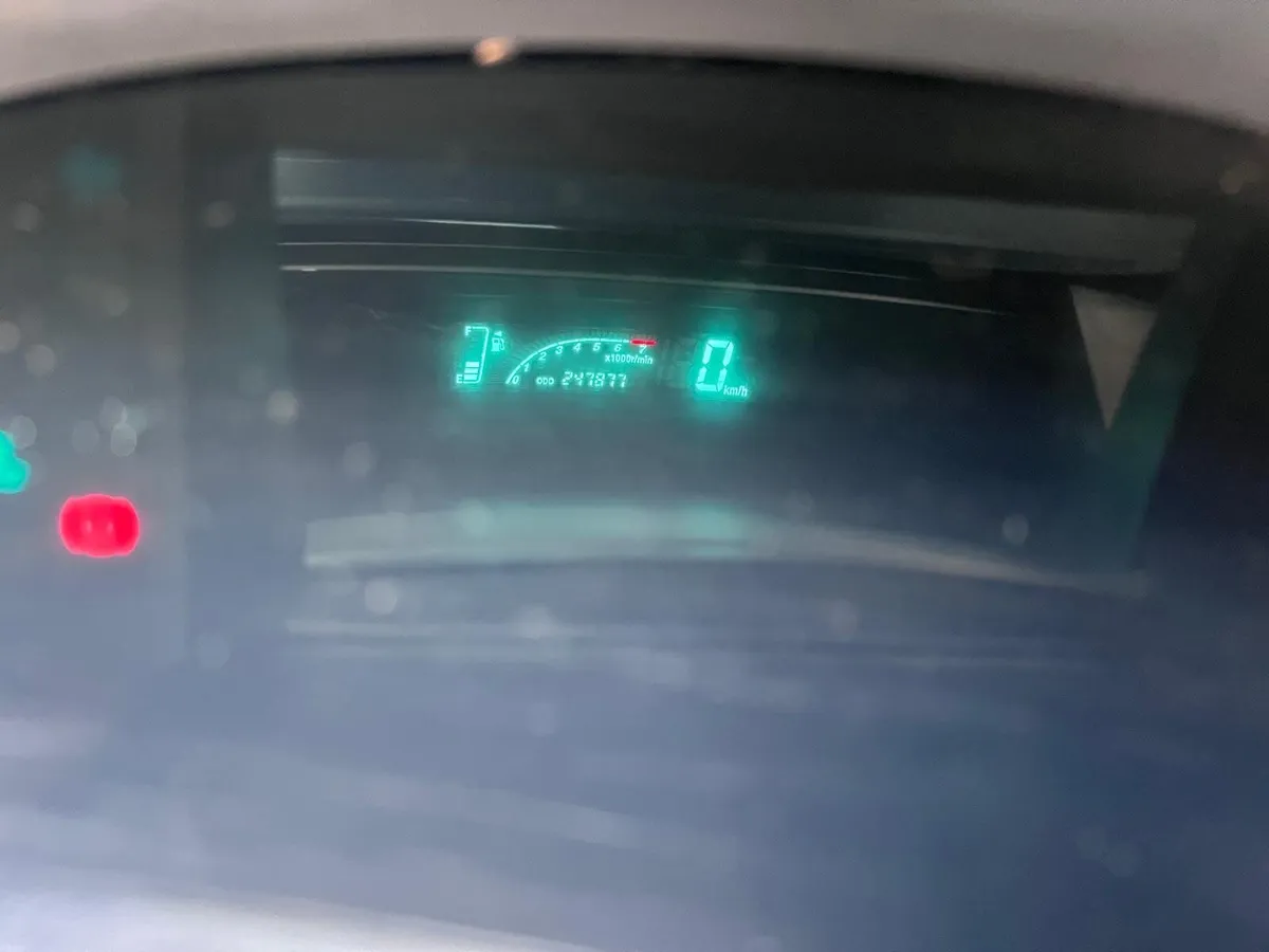 Toyota Yaris 2005 - Image 2