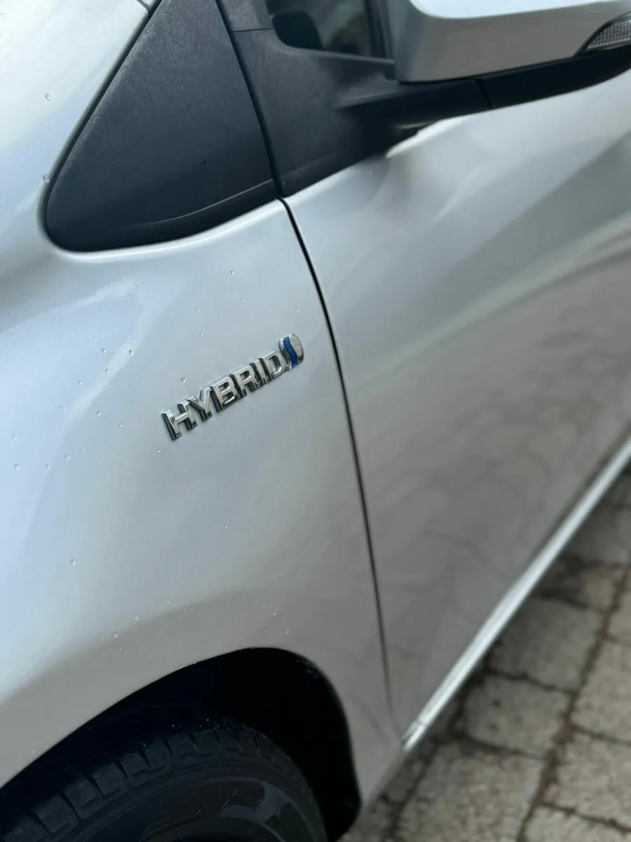 Toyota Vitz 2017 1.5L hybrid - Image 3